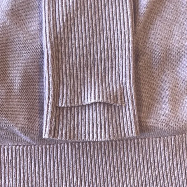 Lululemon Very comfy, sweater with back opening! Lavender, Size 4 - Image 4