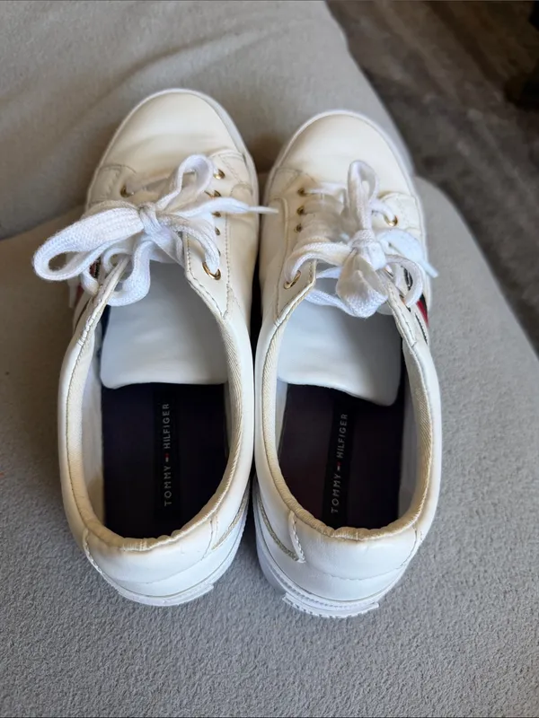 Tommy Hilfiger White Sneakers with Navy and Red Stripes - Image 2