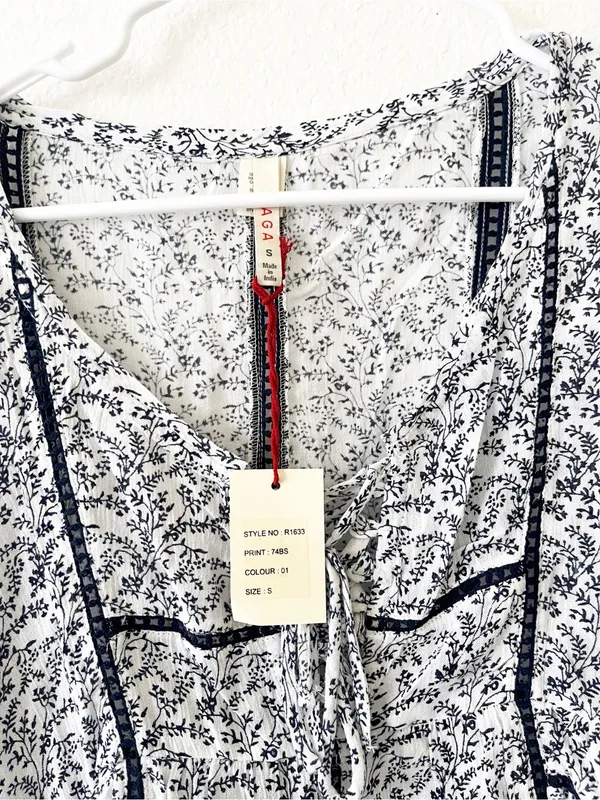 NWT Raga Boho Bell Sleeve Floral‎ Blouse Top Small Blue White Anthro - Image 4