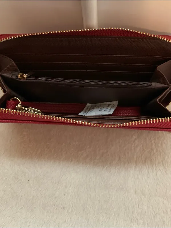 Classic Red Zip-Around Wallet with Gold Hardware - Image 5