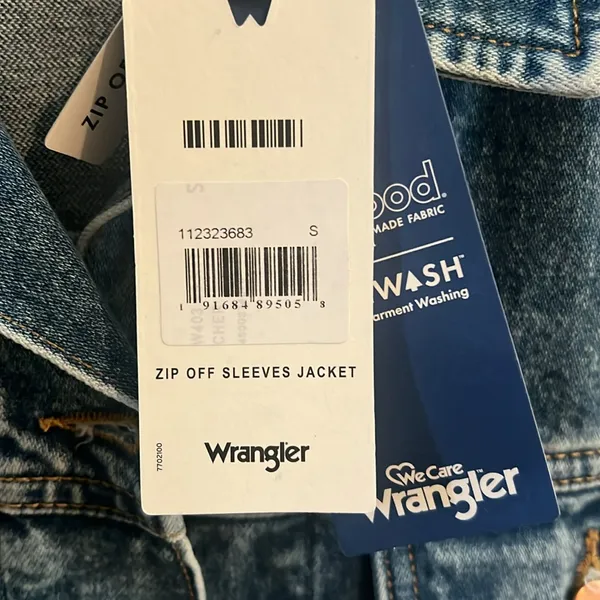 Wrangler Zip off sleeves Denim Jacket.  NWT - Image 6