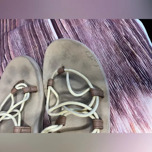 Teva Beige Sandal. Size 11. - Image 6