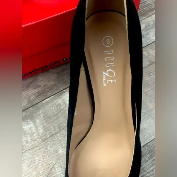 New Rouge helium black suede texture NWT - Image 5