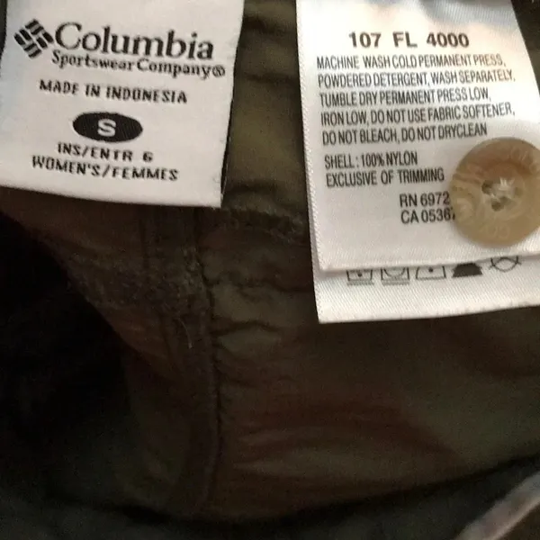 Columbia women’s outdoor UPF+30 olive green shorts - Image 4