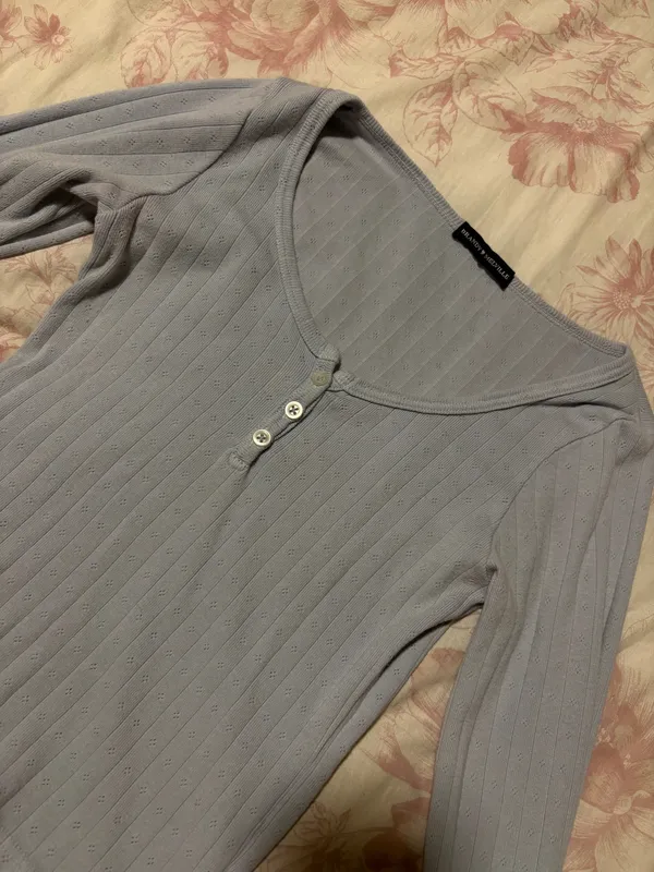 Brandy Melville Light Blue Long Sleeve Top - Image 3