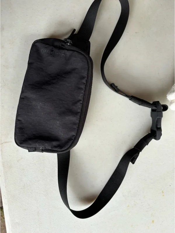 Lululemon Belt Bag Black - Image 2