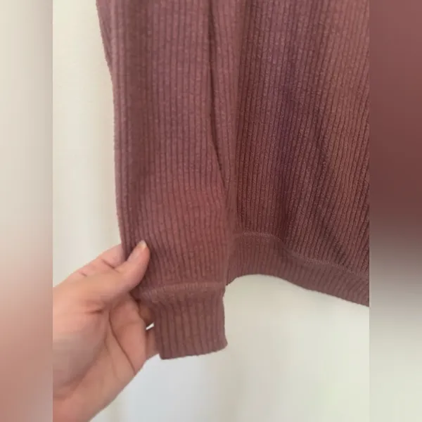 Abercrombie & Fitch Ribbed Off Shoulder Sweater Size XS Mauve - Image 7