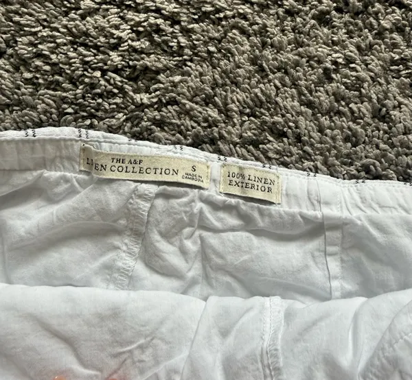 Abercrombie & Fitch White Mini Skort with Thin Gray Pinstripes - Image 4