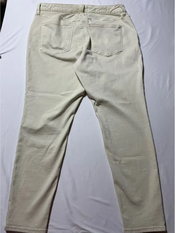 Universal Threads High Rise Skinny Jeans in Cream - Size 17R - Image 5
