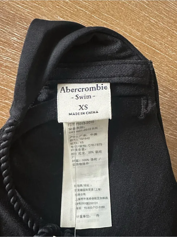 NWT Abercrombie & Fitch Black Swimsuit Top - Image 5