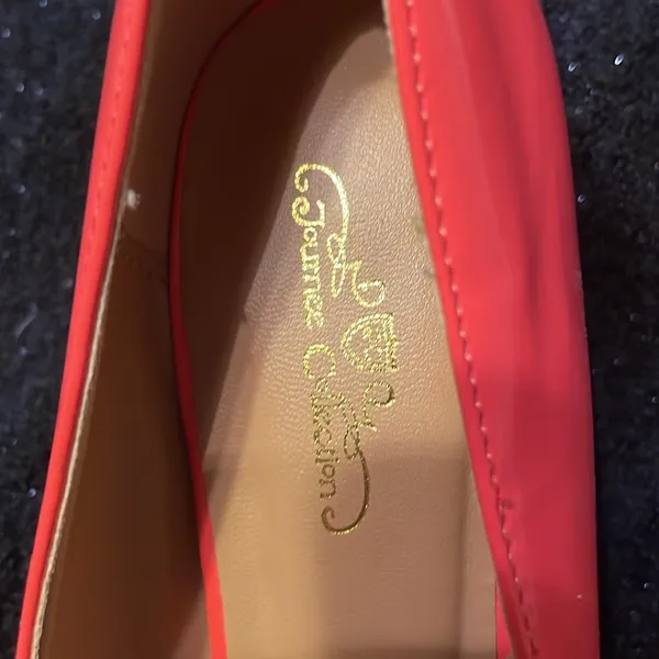 Coral pink pumps 2 inch heel never worn - Image 7