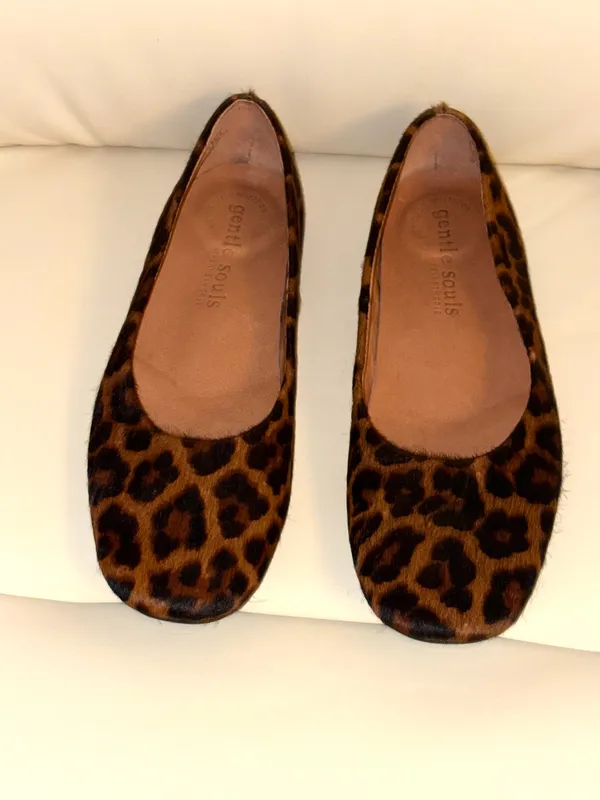 The shoes are Gentle Souls flats with a leopard print and a calfskin finish. - Image 2