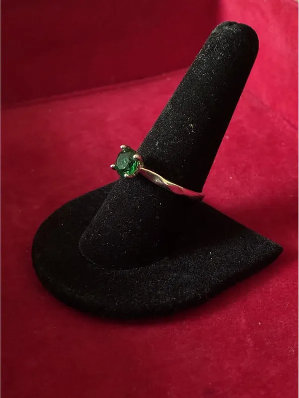 Vintage Silver Tone Faux Emerald Solitaire Ring Green Stone Size 9 - Image 2