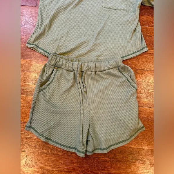 Green Waffle Material Pajamas Set Size M - Image 4
