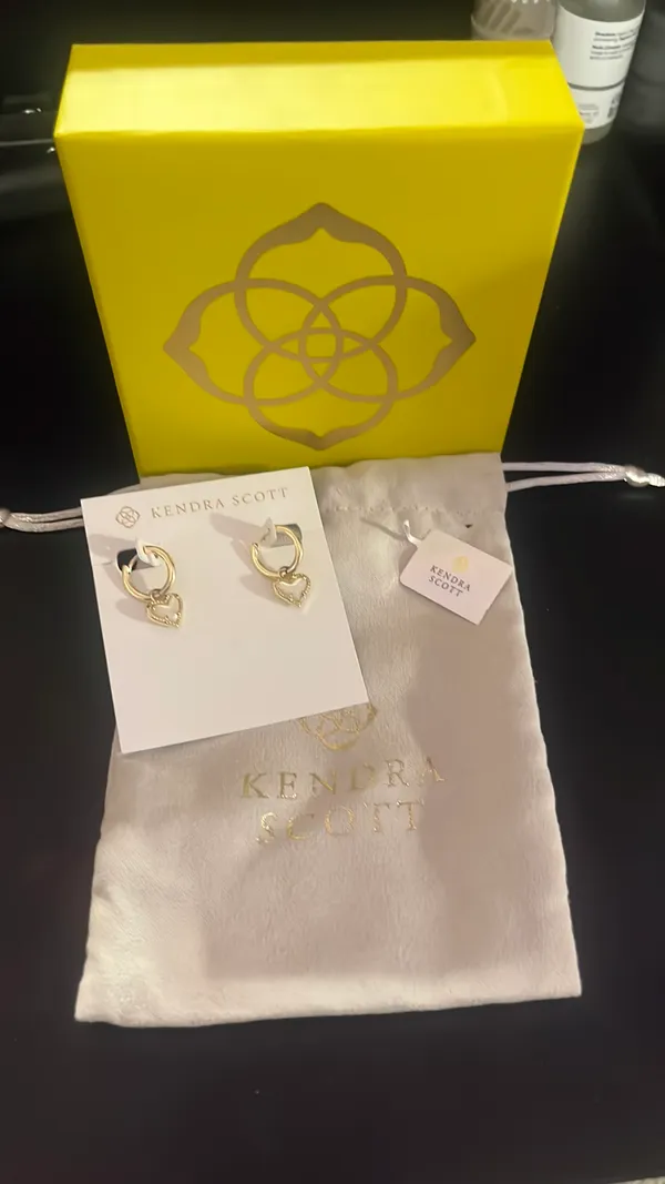 Kendra Scott Earrings Gold hearts  - Image 2