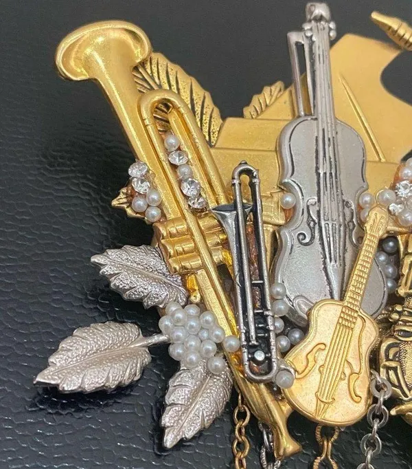 Vintage Musical Instruments Music Theme 3D Brooch 36.6g - Image 7