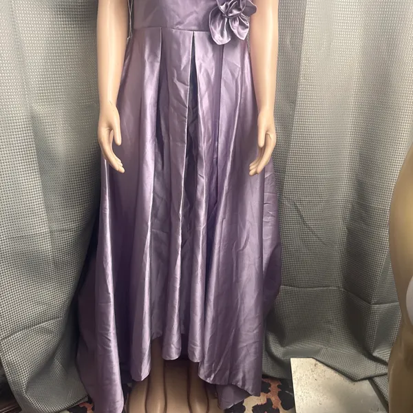 New size 14, beautiful dress has a tail in the back and a big flower in the front - Image 4