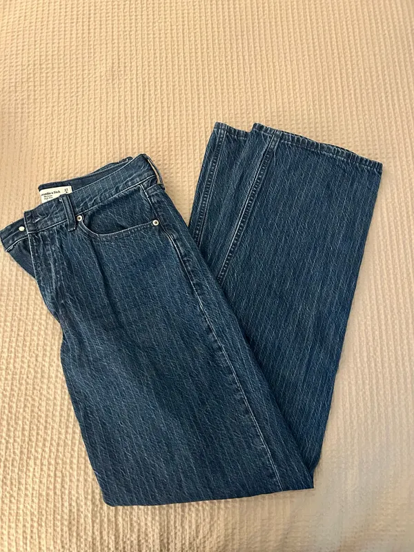 Abercrombie The Loose High Rise Jean - Image 4