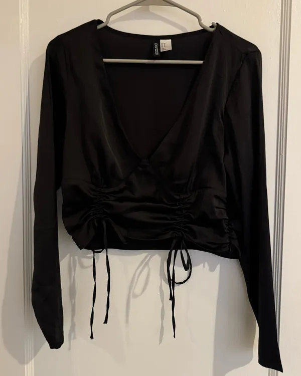 H&M Satin Top Crop Black Long Sleeve - Image 4