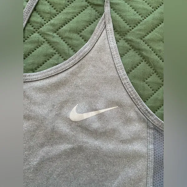 Nike Women's Gray Tank Top Size Medium - Image 2