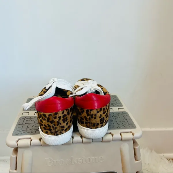 Nature Breeze Low Top Leopard Print Sneakers size 7 red - Image 4