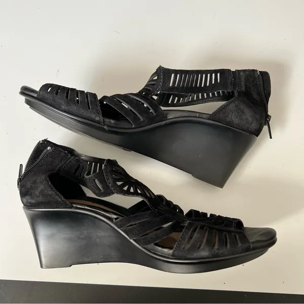 Earth Caraway black wedge shoes size 9 B - Image 2