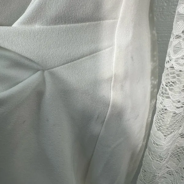 Guess Women’s White Bodycon Dress with Lace Sleeves Size 8 NWT - Image 5