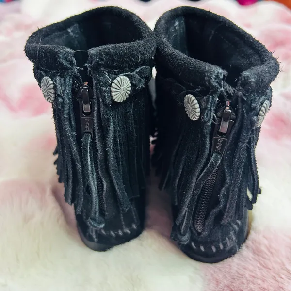 Minnetonka Women Black Suede Fringe‎ Back Zip Moccasin Boots 299 Size 7 - Image 5