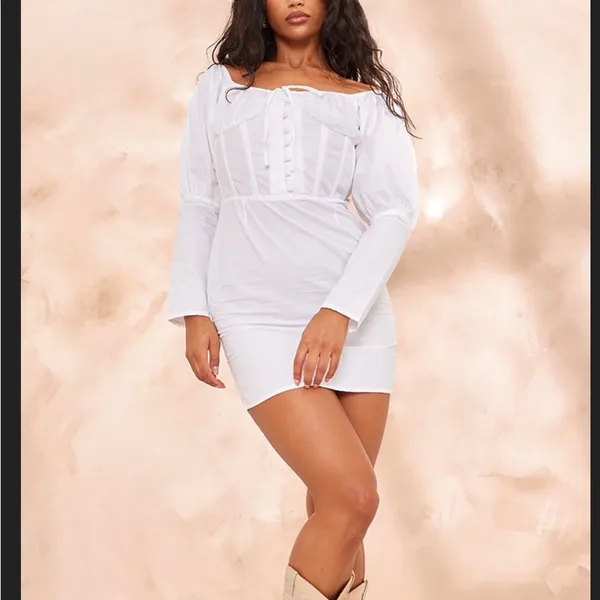 PrettyLittleThing White Long Sleeve Dress - Image 4