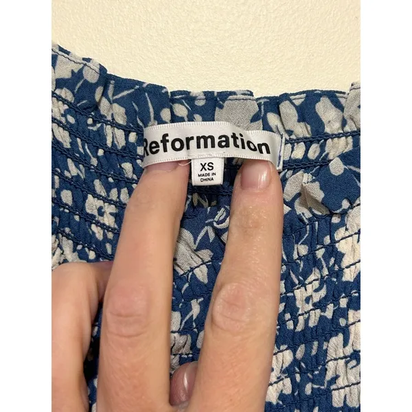 NWOT Reformation Sable Smocked Tie Midi Dress in Mari Blue White Floral Size XS - Image 4