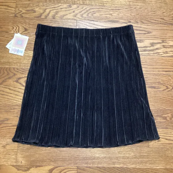LulaRoe Samantha Plisse pull on Mini skirt size Large Black - Image 7