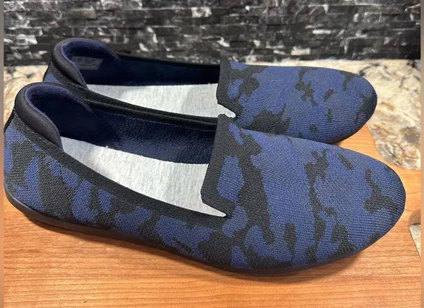 Clarks Size 10 Carly Navy Camo Knit Dream Loafer - Image 2