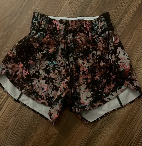 Lululemon Track That Shorts 5” - Image 4