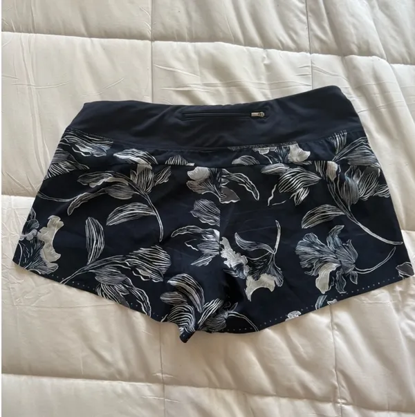 Athleta Women’s Shorts Blue size L - Image 2