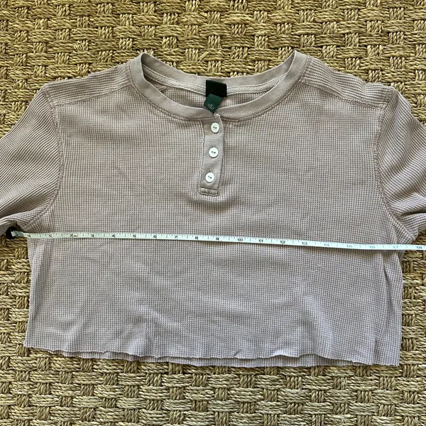 Wild Fable Blush Pink Long Sleeve Thermal Waffle Knit Henley Crop Shirt M - Image 4