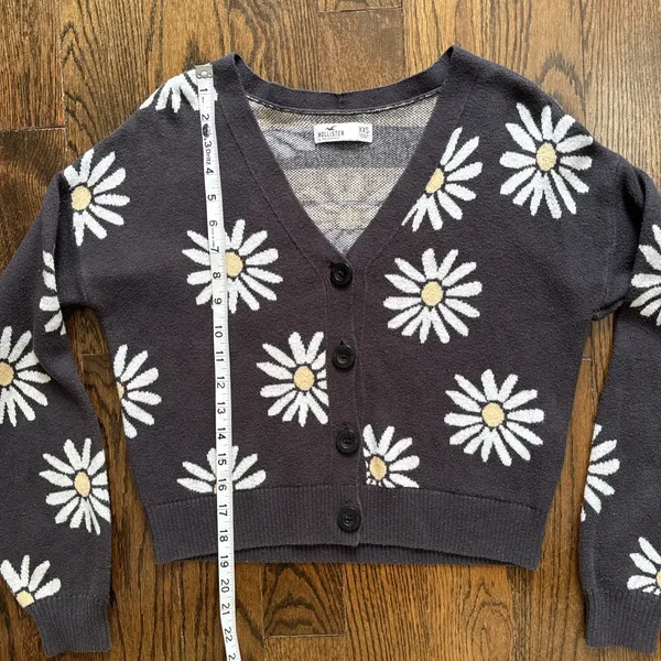Hollister Daisy Cardigan Sweater Womens XXS Button Front Dark‎ Gray Knit Floral - Image 5