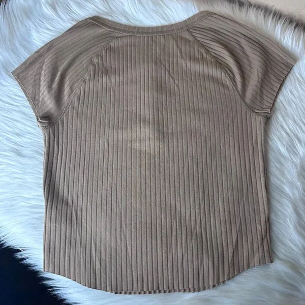 American Eagle Outfitters Ribbed Henley Top Tan Size Medium - Image 10