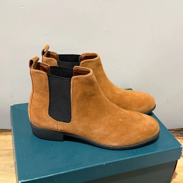 Aerosoles Chelsea flat genuine leather Carmel boots‎ Size 7 - Image 5