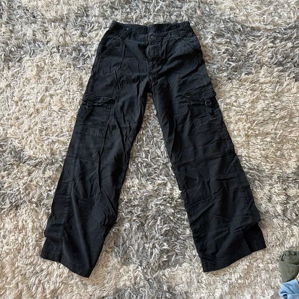 American Eagle Wide-Leg Black Cargo Pants - Image 2