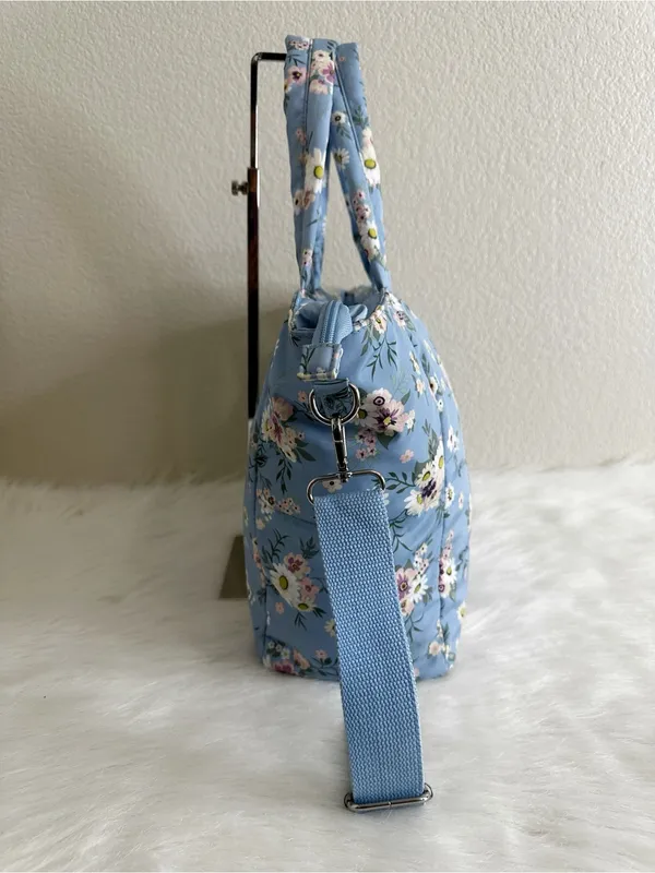 NWOT Art Class Blue Floral Quilted Messenger Bag - Image 4