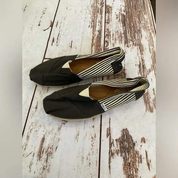 Nwot Toms‎ Distressed Black And Cream Stripped Espadrille Style Slip On Shoes - Image 6