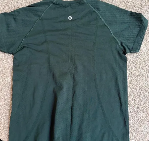 Lululemon Swiftly Tech Short Sleeve green  - Image 2