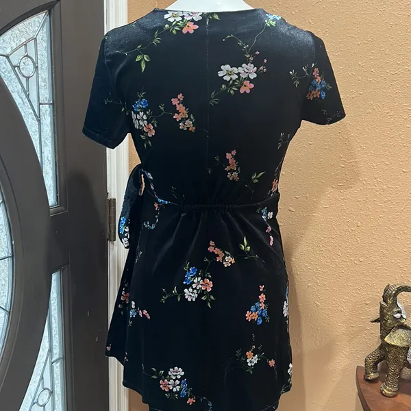 Urban outfitters black floral wrap dress - Image 5