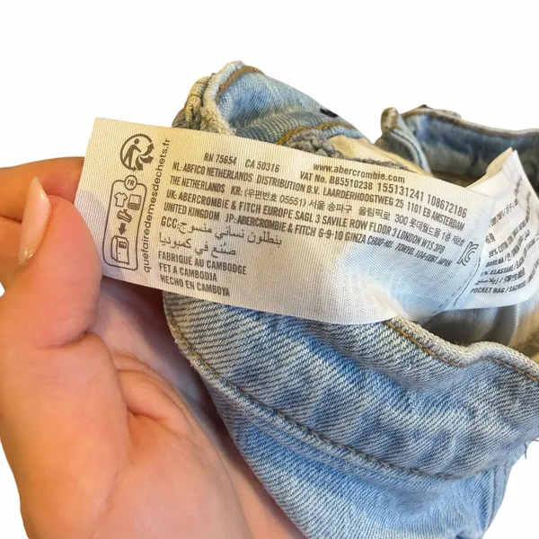 Abercrombie & Fitch Baggy Low Rise Curve Love Crossover Waist Light Wash Jeans - Image 9