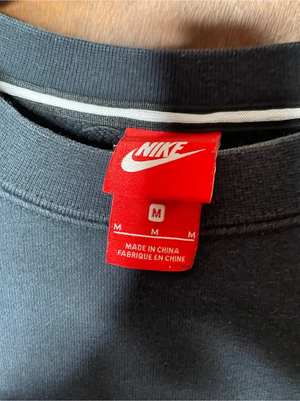 Nike Womens Gothic Logo Crewneck Sweatshirt Medium Black Oversized Streetwear - Image 5