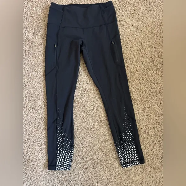Lululemon Black Leggings with White Accents size 8 - Image 12