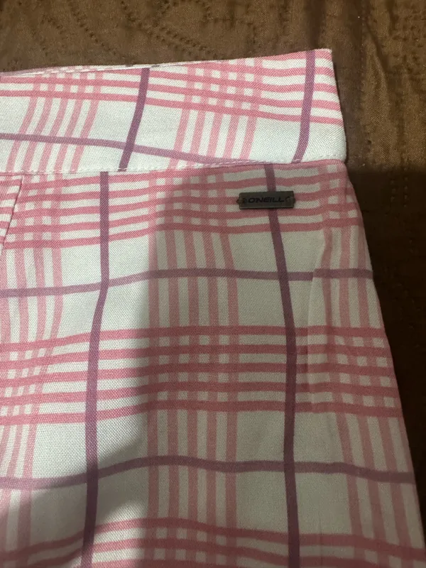 O'Neil Chic mini skirt with pink and white plaid pattern. Perfect for casual outings. - Image 5