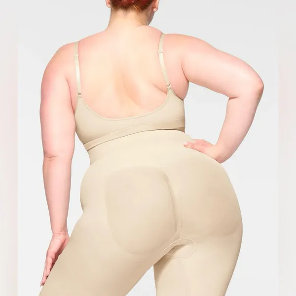 NWOT Skims Sculpting High Waisted Shorts Sand Color Size L - Image 3