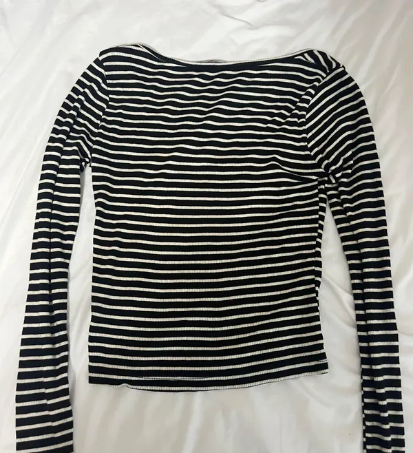 Brandy Melville Striped Long Sleeve - Image 3
