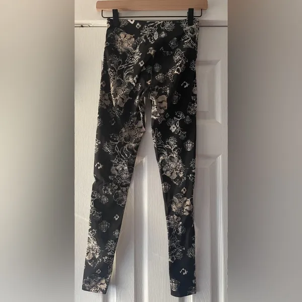 Free People Floral Black and White Leggings XS Excellent Condition‎ - Image 2